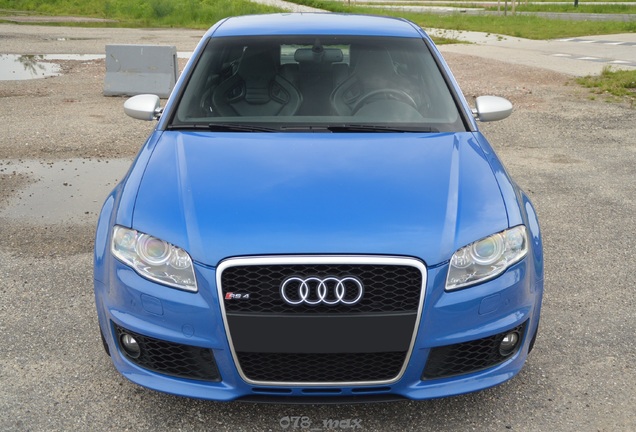 Audi RS4 Sedan