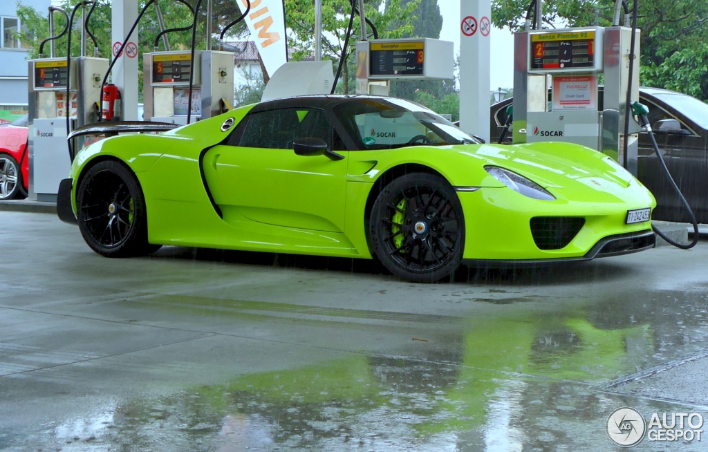 Porsche 918 Spyder Weissach Package