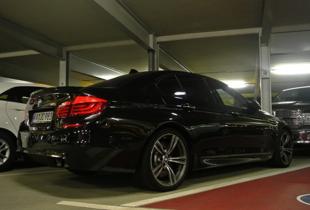 BMW M5 F10 2011