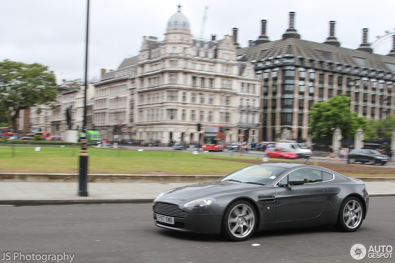 Aston Martin V8 Vantage