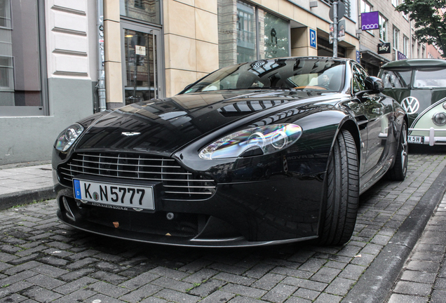 Aston Martin V8 Vantage 2012