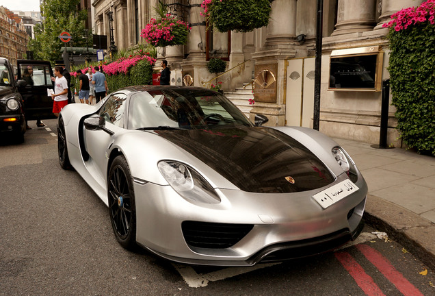 Porsche 918 Spyder Weissach Package