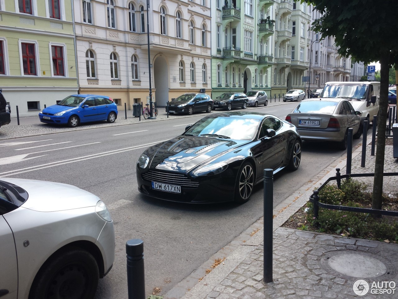 Aston Martin V12 Vantage Carbon Black Edition