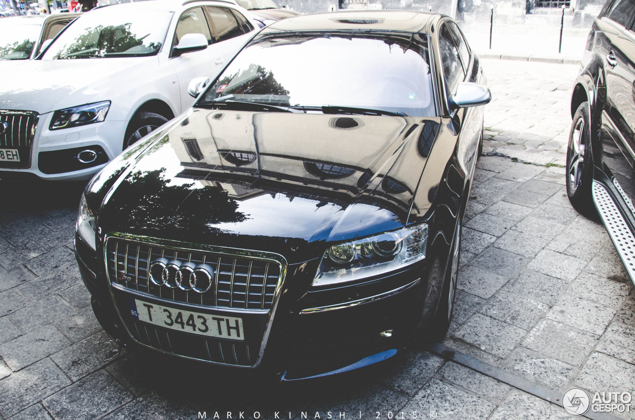 Audi S8 D3