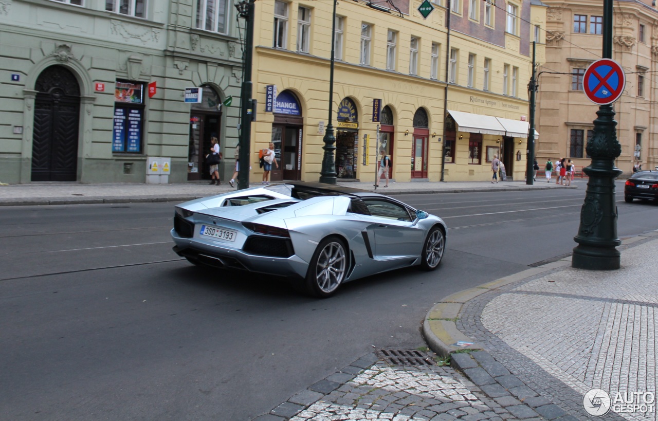 Lamborghini Aventador LP700-4 Roadster