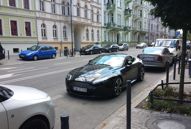 Aston Martin V12 Vantage Carbon Black Edition