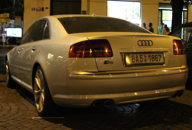 Audi S8 D3