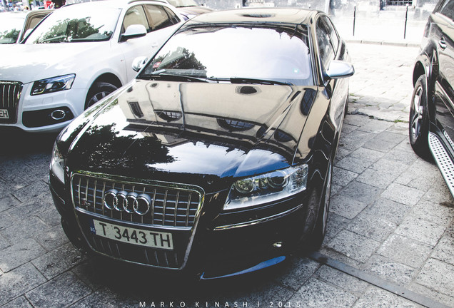 Audi S8 D3