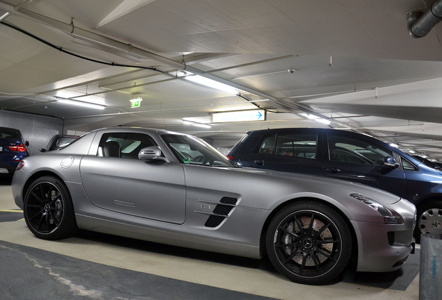 Mercedes-Benz SLS AMG