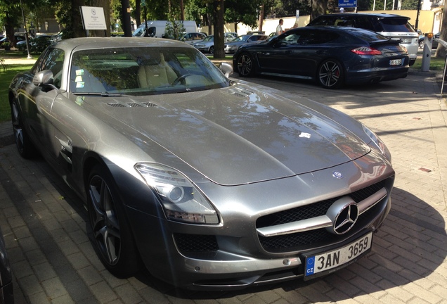 Mercedes-Benz SLS AMG