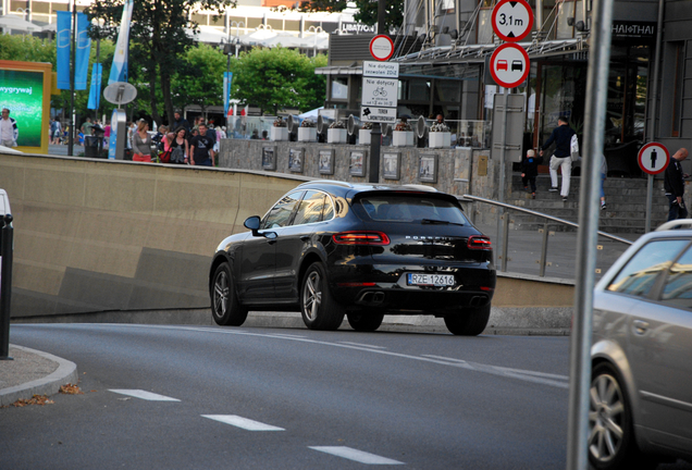 Porsche 95B Macan Turbo