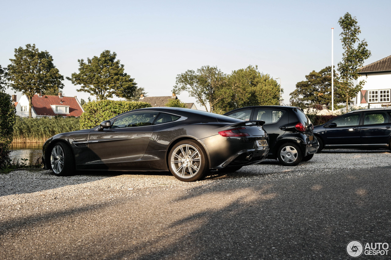 Aston Martin Vanquish 2013