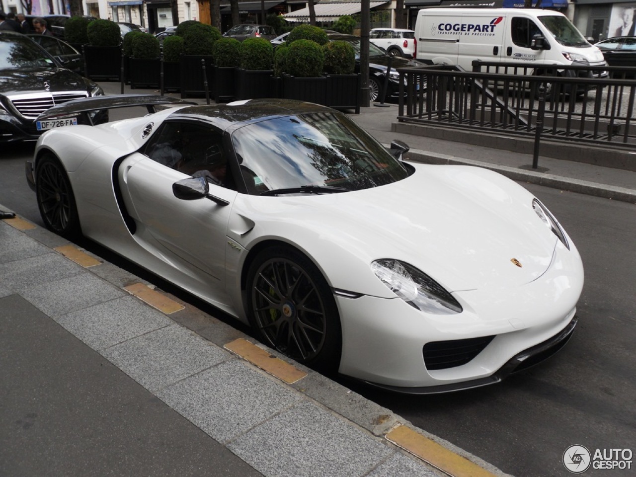 Porsche 918 Spyder Weissach Package