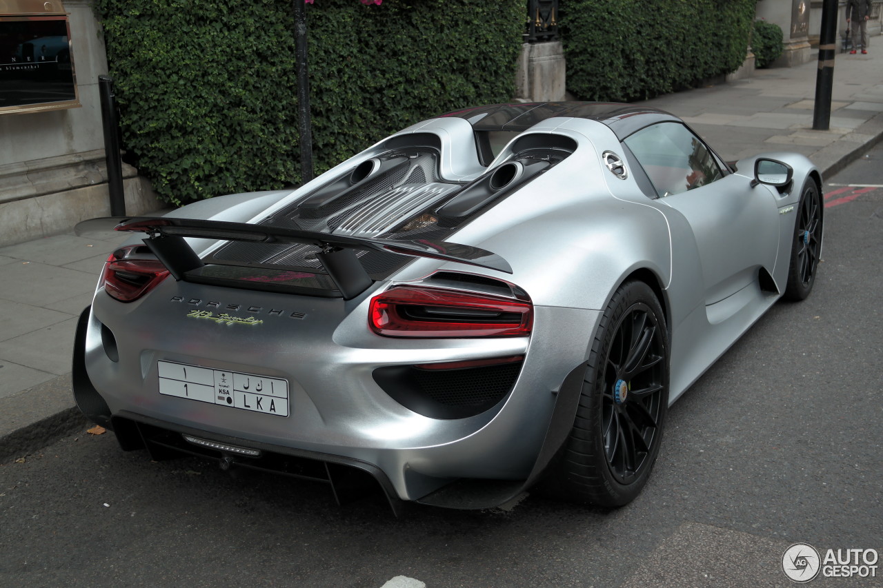 Porsche 918 Spyder Weissach Package