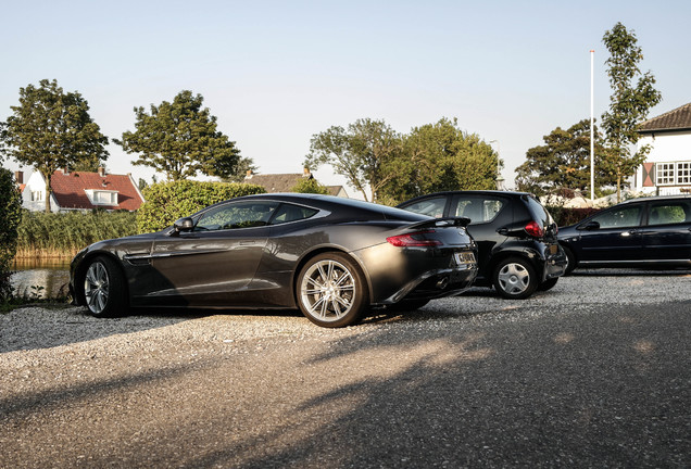 Aston Martin Vanquish 2013