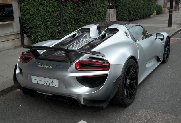 Porsche 918 Spyder Weissach Package