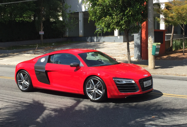 Audi R8 V10 2013