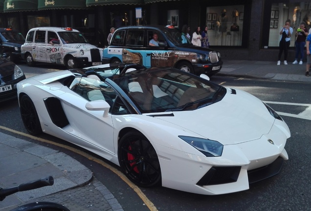 Lamborghini Aventador LP700-4 Roadster