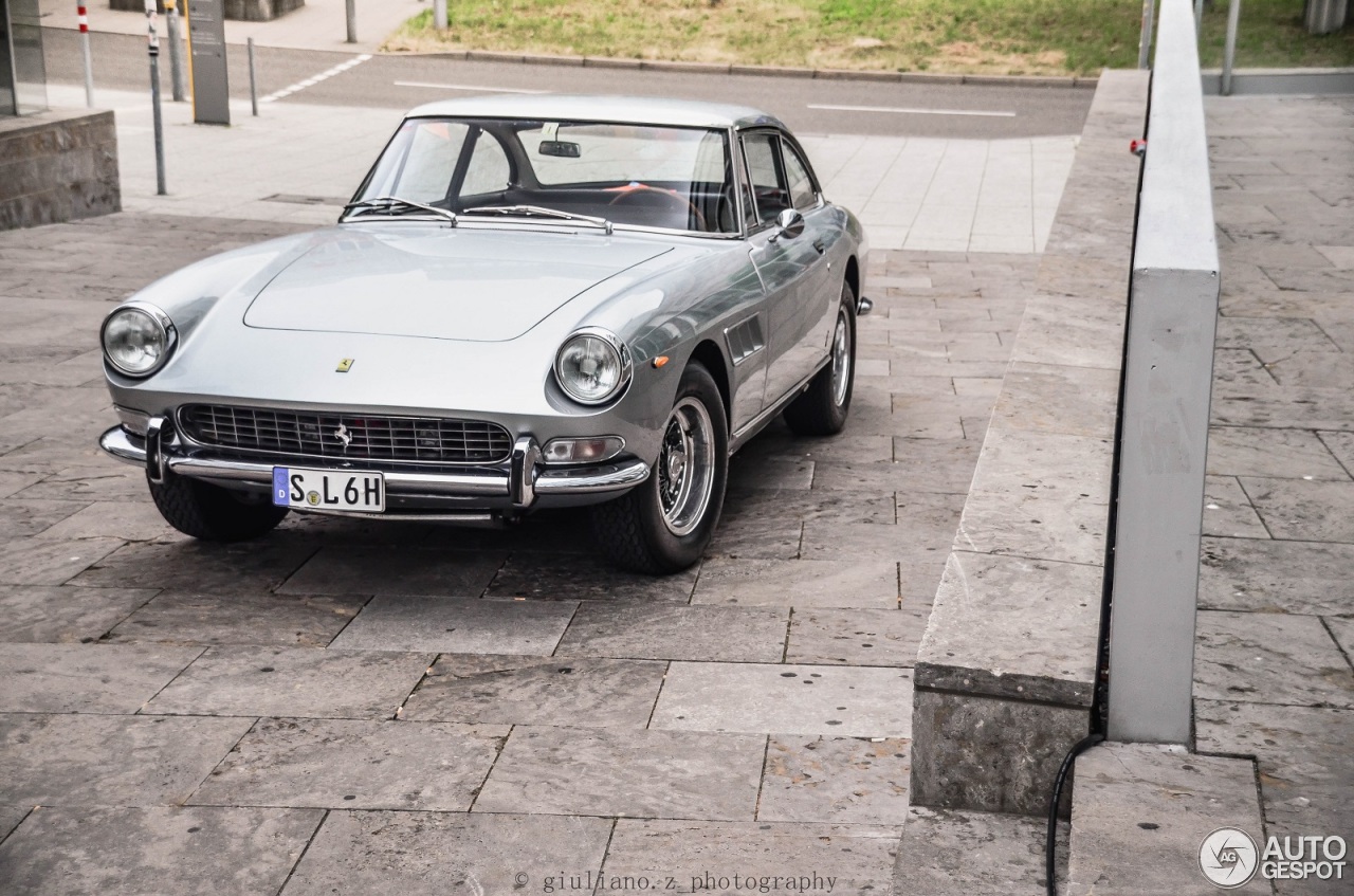 Ferrari 330 GT 2+2 Series II