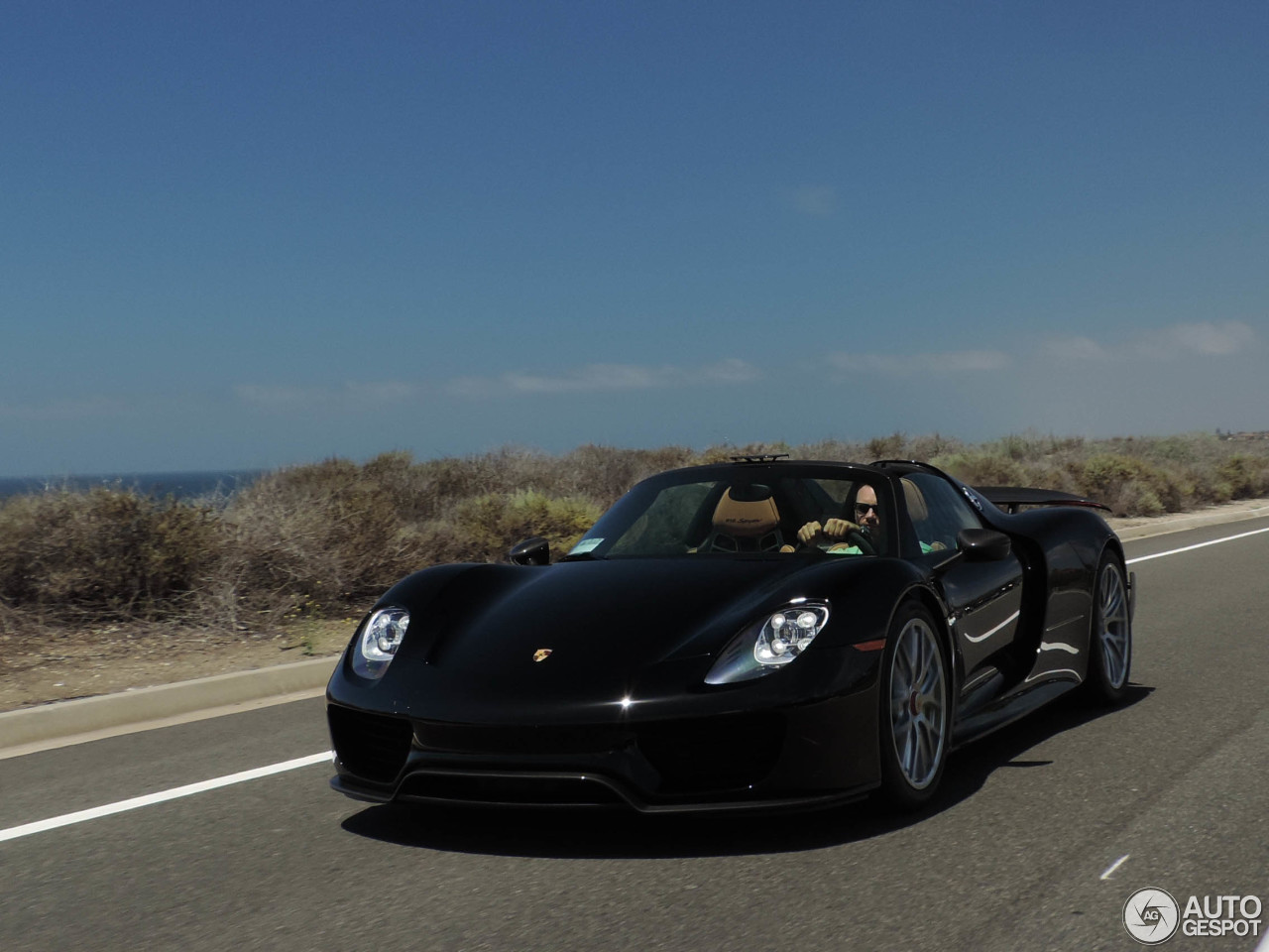 Porsche 918 Spyder Weissach Package