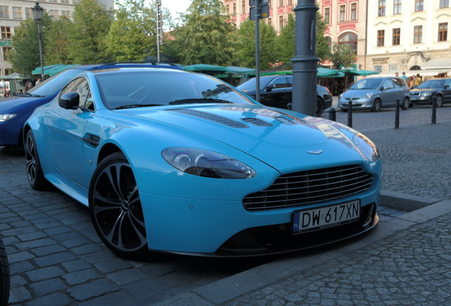 Aston Martin V12 Vantage Carbon Black Edition