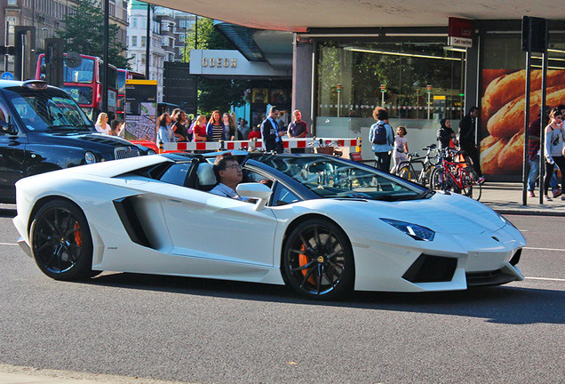 Lamborghini Aventador LP700-4 Roadster