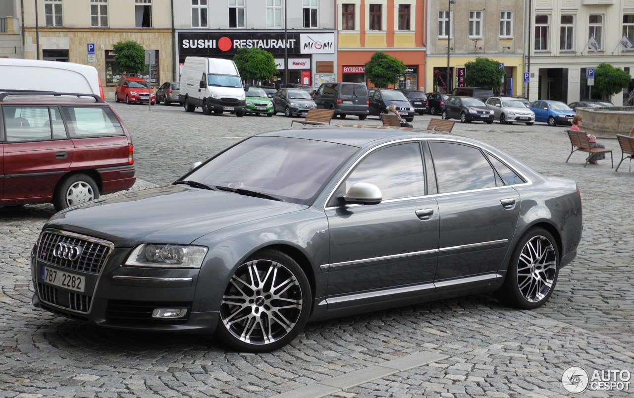 Audi S8 D3