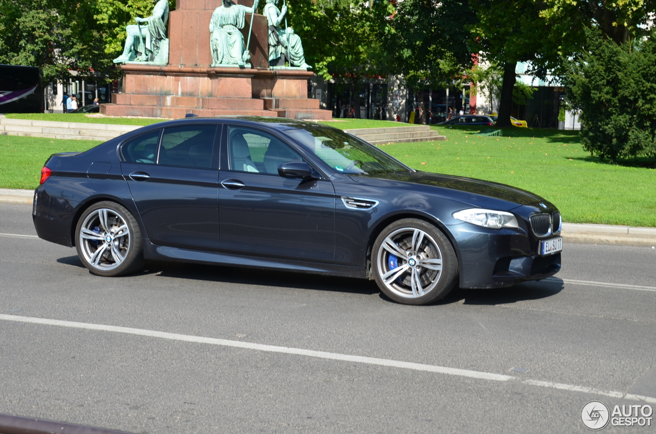 BMW M5 F10 2011