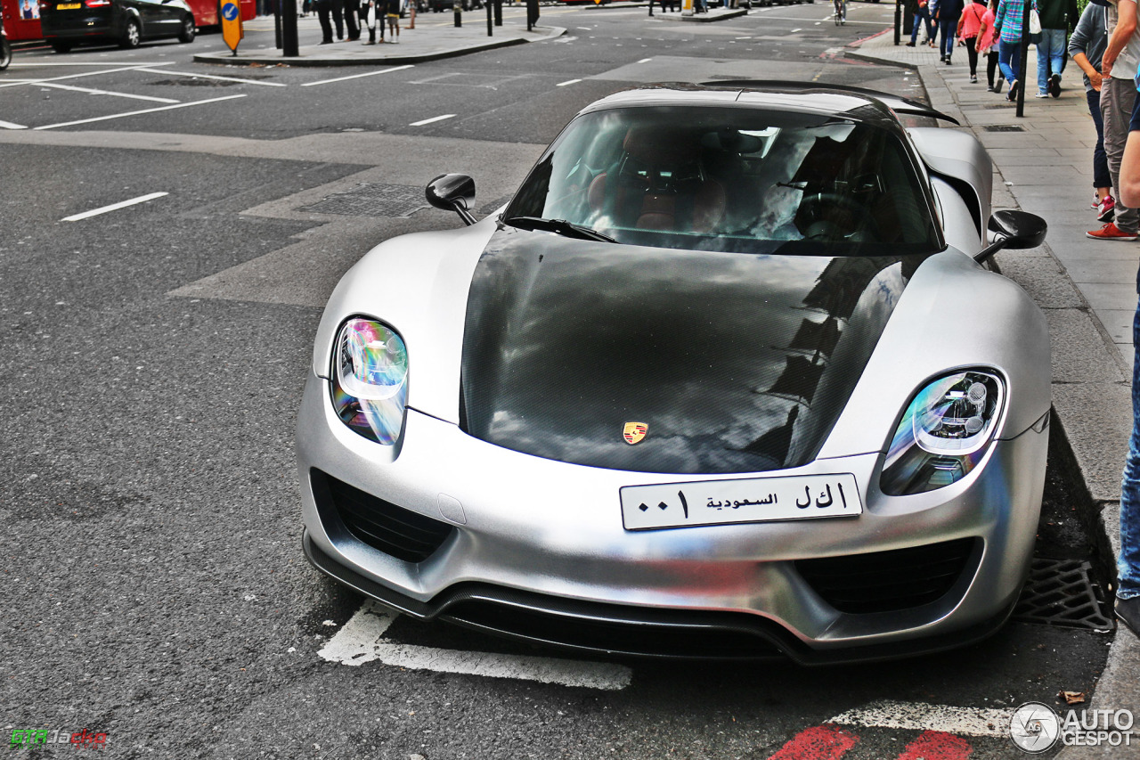 Porsche 918 Spyder Weissach Package