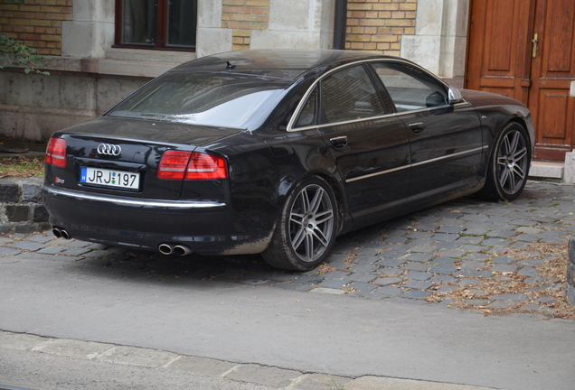 Audi S8 D3