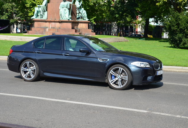 BMW M5 F10 2011