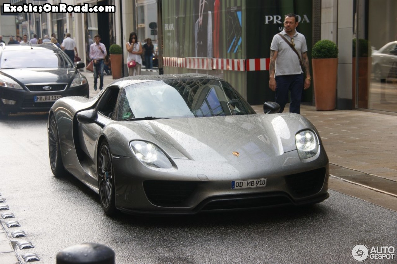 Porsche 918 Spyder Weissach Package