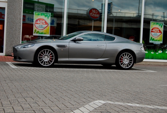 Aston Martin DB9 2010