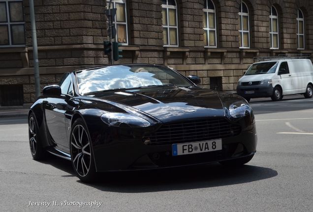 Aston Martin V8 Vantage Roadster 2012