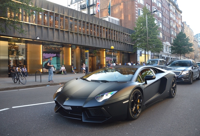 Lamborghini Aventador LP700-4