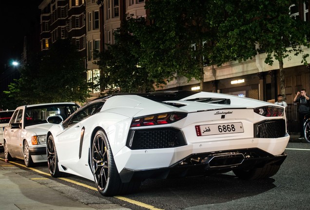 Lamborghini Aventador LP700-4 Roadster