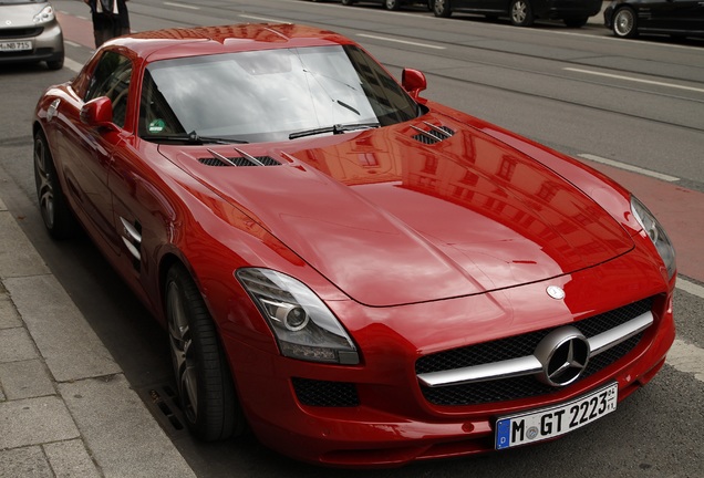 Mercedes-Benz SLS AMG