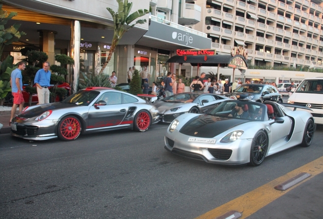 Porsche 918 Spyder Weissach Package