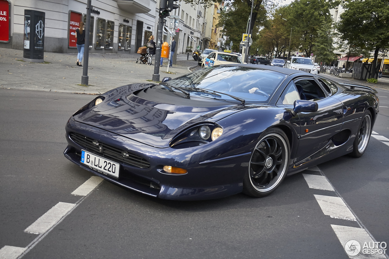 Jaguar XJ220