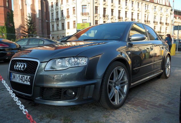 Audi RS4 Sedan