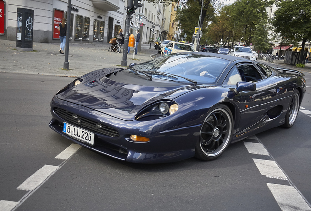 Jaguar XJ220