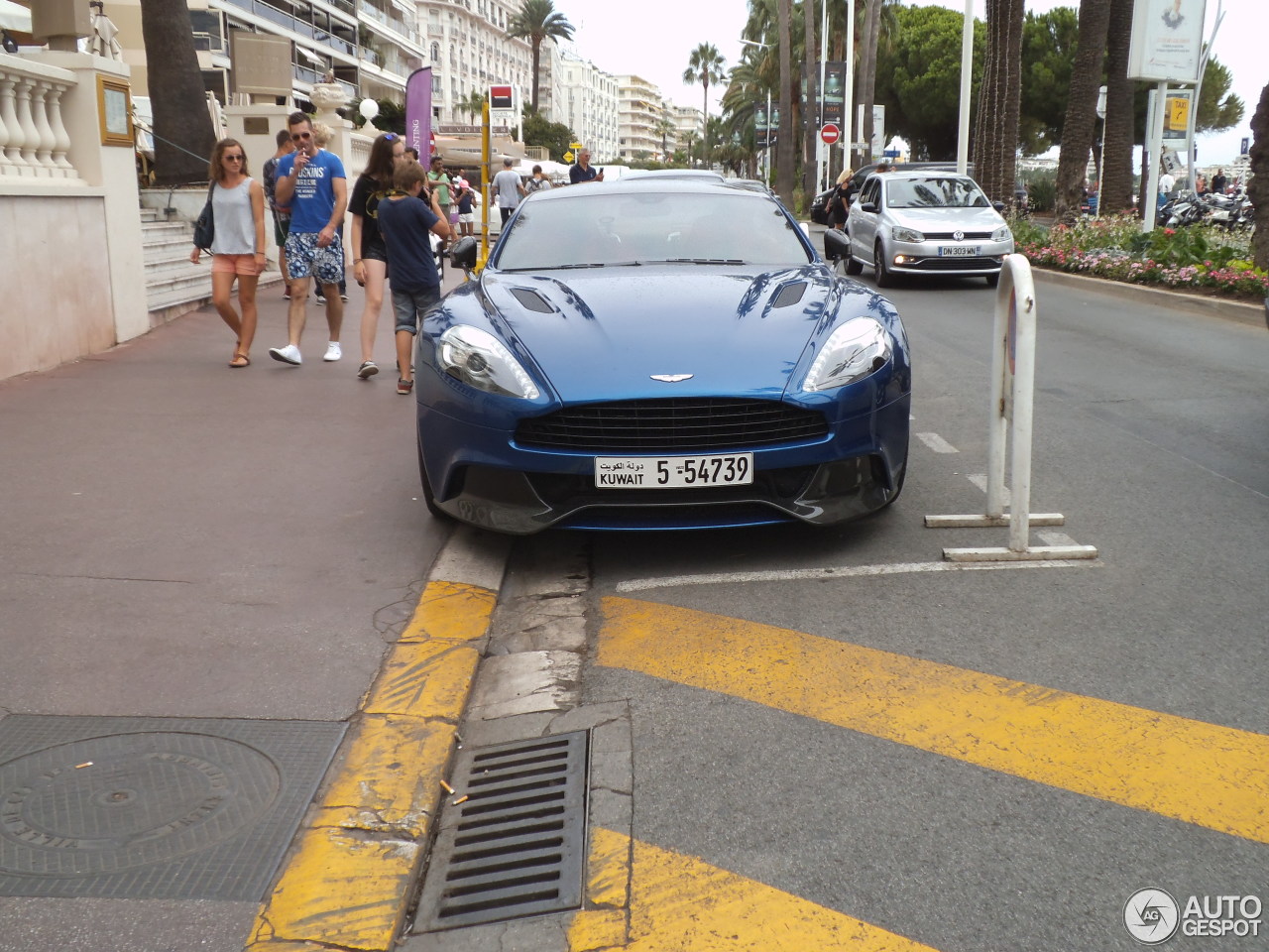 Aston Martin Vanquish 2013