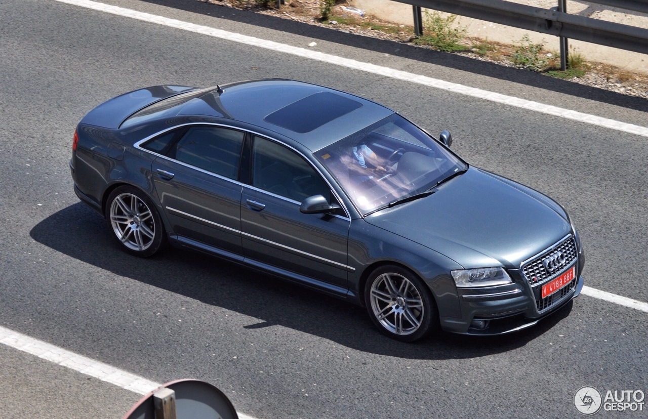 Audi S8 D3