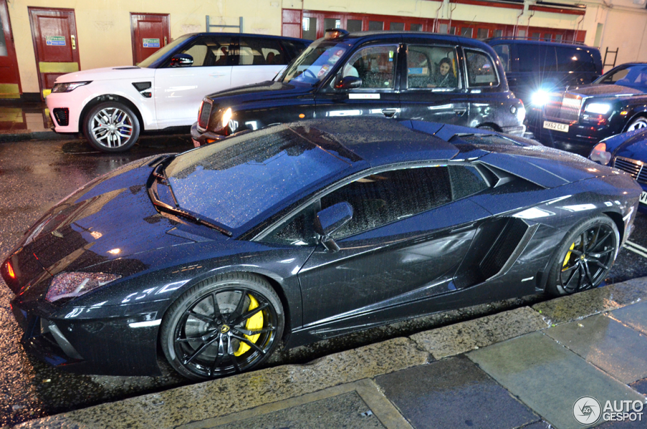 Lamborghini Aventador LP700-4 Roadster