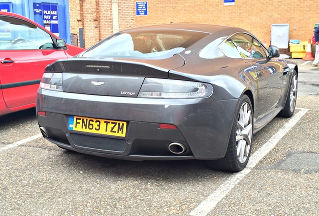 Aston Martin V8 Vantage