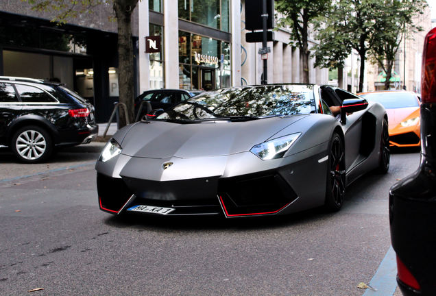 Lamborghini Aventador LP700-4 Roadster Pirelli Edition