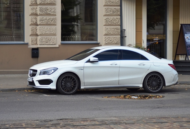 Mercedes-Benz CLA 45 AMG C117