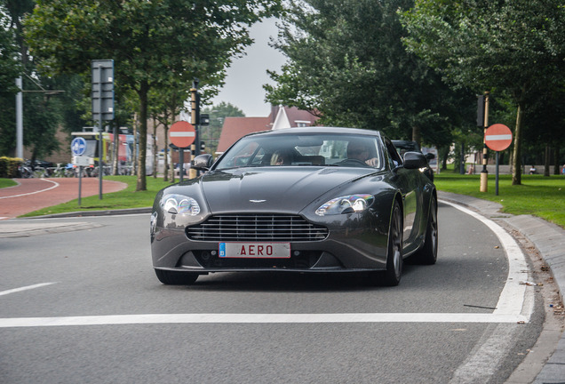 Aston Martin V8 Vantage 2012