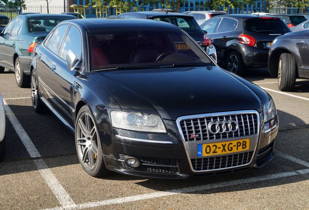 Audi S8 D3