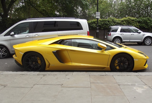 Lamborghini Aventador LP700-4